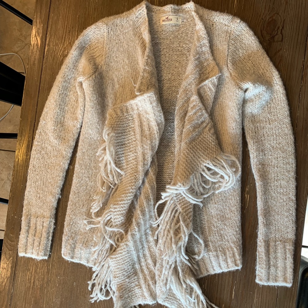 Hollister cream sweater size small